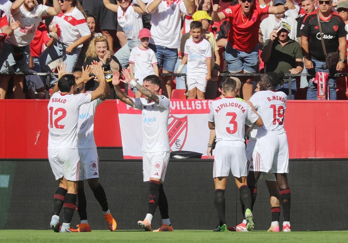 Daniel Escudero (@_danielescudero) on Twitter photo 🚨Tremendo día de sensaciones positivas en Sevilla.
🔴Los rojiblancos superan por mucho a un todopoderoso <a href="/FCBarcelona_es/">FC Barcelona</a> por 4-1 y se mete en la pelea por #Europa 
🟢Por su parte, los verdiblancos se imponen por 1-2 al <a href="/RCDEspanyol/">RCD Espanyol de Barcelona</a> con un penalti parado en la última jugada. 🚨Tremendo día de sensaciones positivas en Sevilla.
🔴Los rojiblancos superan por mucho a un todopoderoso <a href="/FCBarcelona_es/">FC Barcelona</a> por 4-1 y se mete en la pelea por #Europa 
🟢Por su parte, los verdiblancos se imponen por 1-2 al <a href="/RCDEspanyol/">RCD Espanyol de Barcelona</a> con un penalti parado en la última jugada.