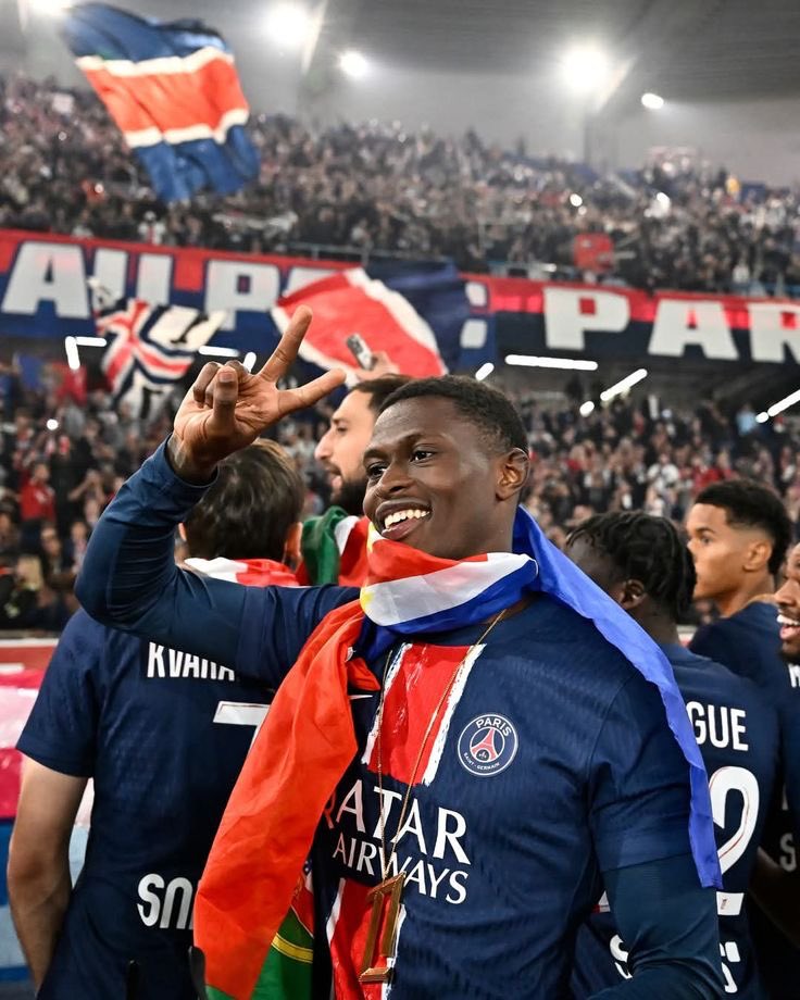 Mendes_PSG's tweet image. Le plus grand latéral de l’histoire

C’EST QUOI CE BUT 

#LOSCPSG