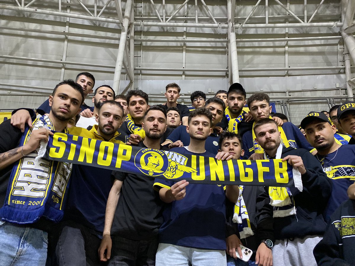 unigfbsinop's tweet photo. Fenerbahçe’mizi samsunspor karşısında yalnız bırakmadık. https://t.co/t3vfPgSoOE