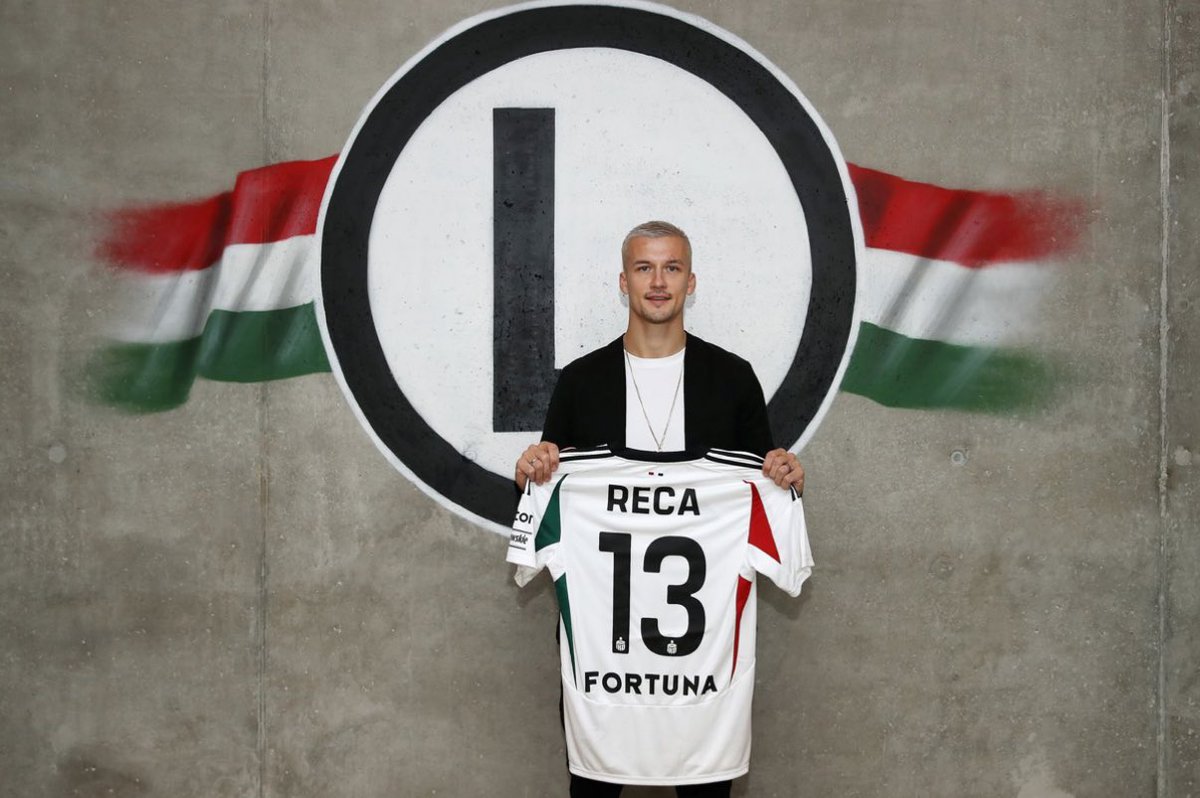 Wyszlo_'s tweet photo. #GÓRLEG 
Arkadiusz Reca przeciwko Górnikowi Zabrze 

3 stracone bramki
1/8 wygranych pojedynków
15 strat
2 faule

Arkadiusz ''Mam wyjebane'' Reca https://t.co/2pj09rhXL8
