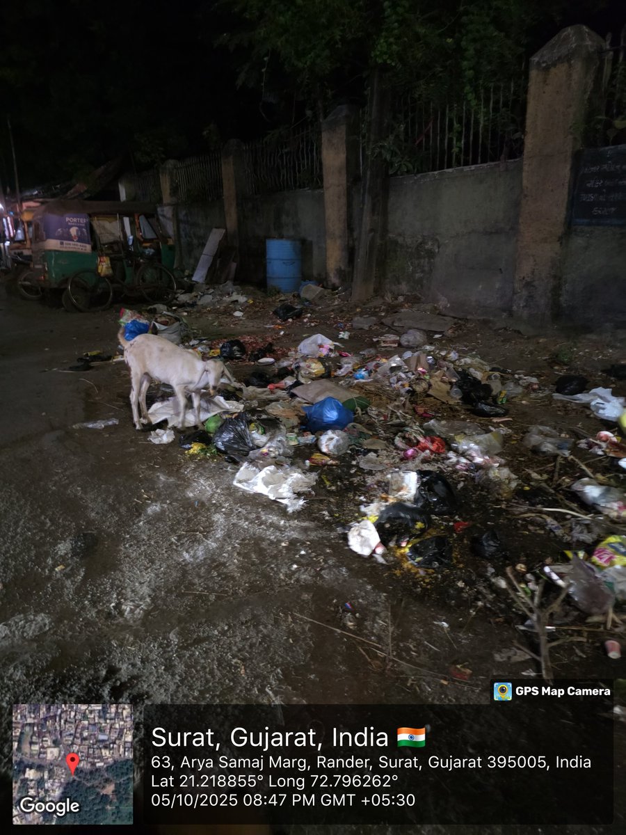YTKDIndia's tweet image. 🚨 Surat, officially India’s 2nd Cleanest City

But ground reality?
📍 Plastic, rotten waste, open dumping.
📍 Health hazard, zero accountability.

Cleanliness awards ≠ Clean streets.