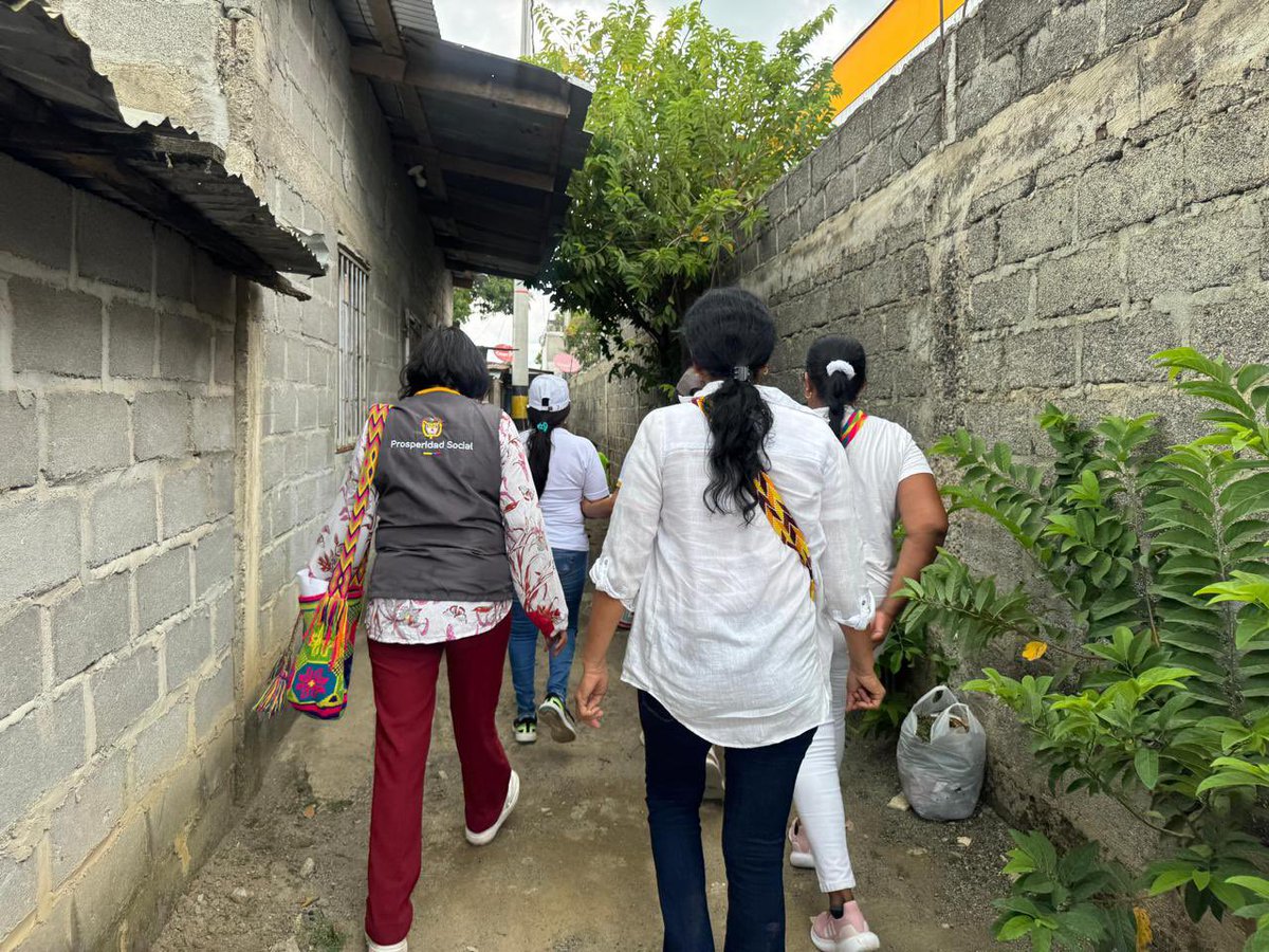 Conlas juntas de acción comunal, llegamos a los barrios populares las ciudades del país. Inscribimos  abuelos y abuelas rumbo al Pilar solidario, iendo hasta la casa, tocando la puerta y llevando el mensaje del presidente <a href="/petrogustavo/">Gustavo Petro</a>.
<a href="/confecomunal/">Confederación Nacional de Acción Comunal Colombia</a>

Esto es #DignidadMayor