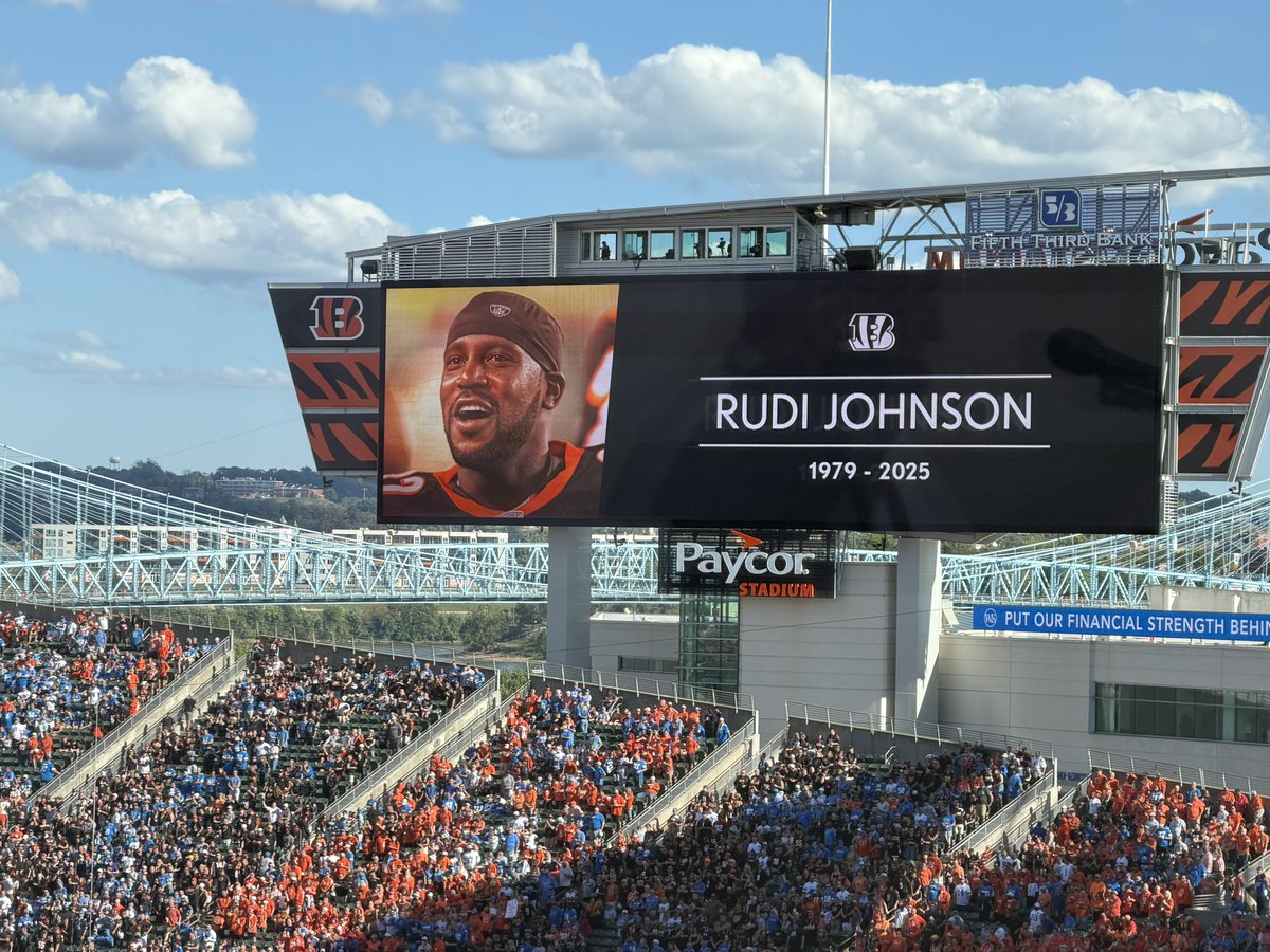 JamesRapien's tweet photo. The Bengals held a moment of silence for Rudi Johnson. Johnson passed away last month. He’s one of the best running backs in franchise history. https://t.co/1fXytJbegK