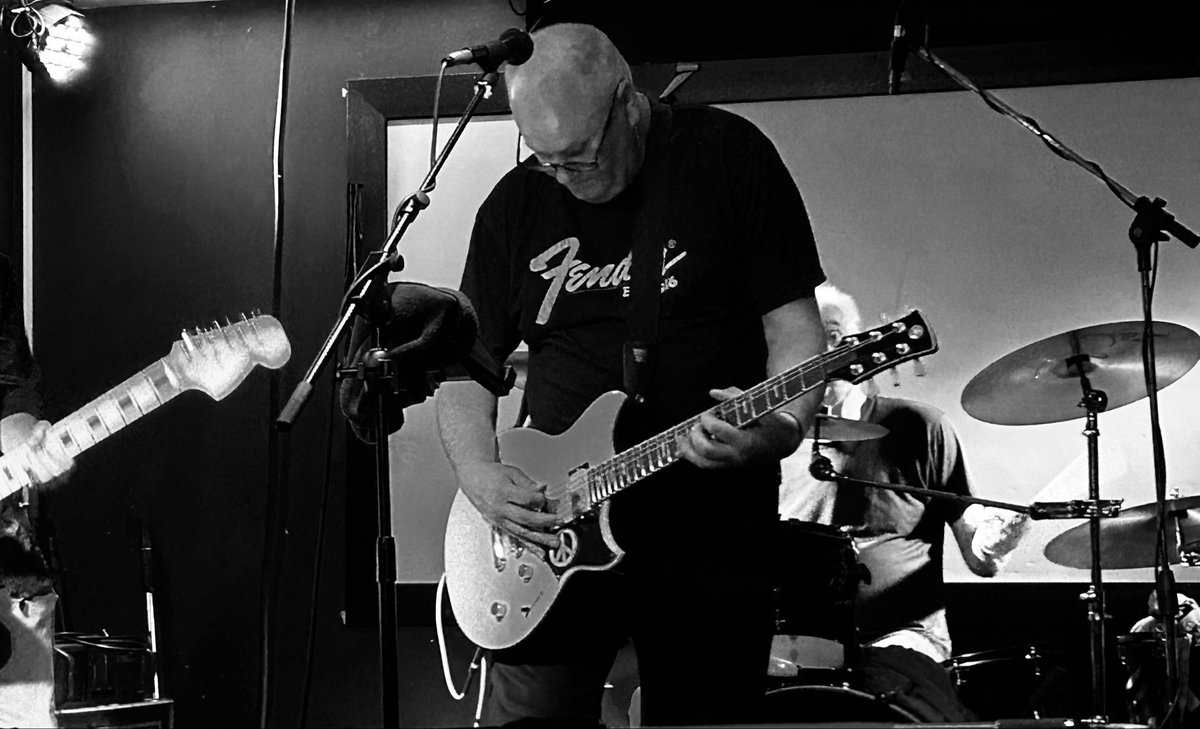 Haloltd's tweet image. Hey Peeps
Just got hold of some pictures from our Show down at the Moonraker Club in masive thanks to Jim for setting up the show, Kelly and Val for such an excellent sound on/off stage.
Thanks again Janice Tsui for the excellent photos