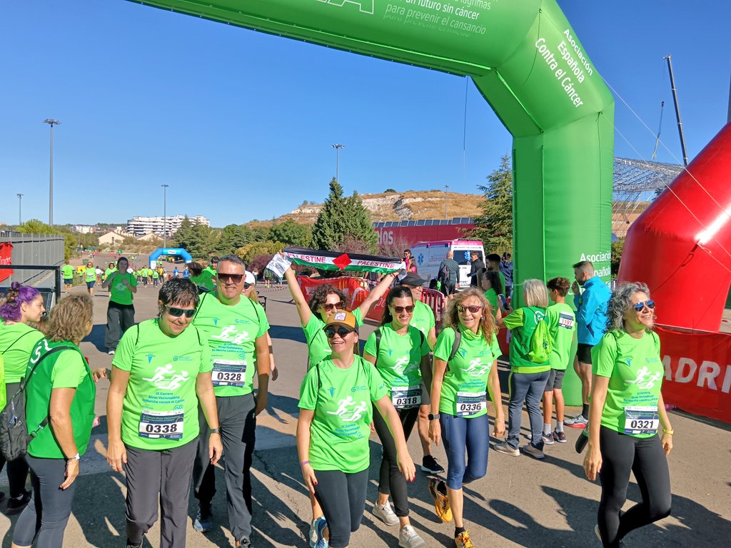 IU_EquoRivas's tweet photo. 💚 Por novena vez, el verde inunda las inmediaciones del Recinto Ferial de #Rivas 
🏃🏽‍♀️Otra edición multitudinaria de la Carrera contra el cáncer gracias a la labor de los y las voluntarias. @ContraCancerMAD 
👟 Seguimos sumando pasos #EnMarchaContraElCancer https://t.co/J3NLJUpjGN