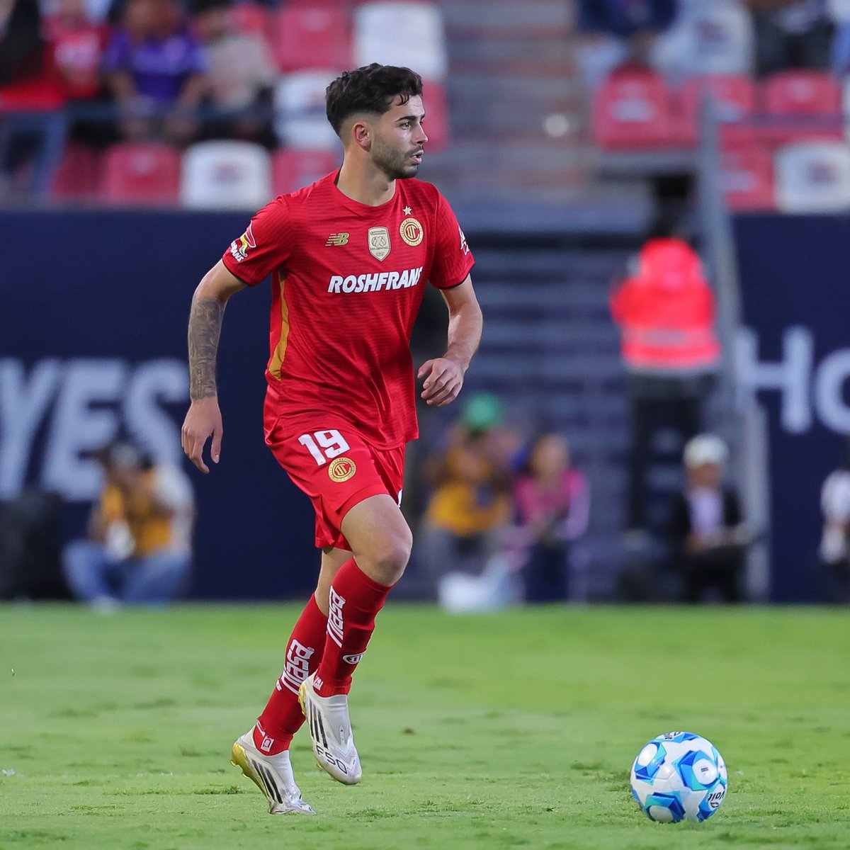 👺​🇦🇷​ SANTIAGO SIMÓN y otro partido maravilloso en el triunfo de Toluca ante León:

○ 1 ASISTENCIA.
○ 100% de pases acertados (30/30).
○ 2 oportunidades creadas.

➡️ Es su 2° asistencia desde que es jugador de Los Diablos Rojos.