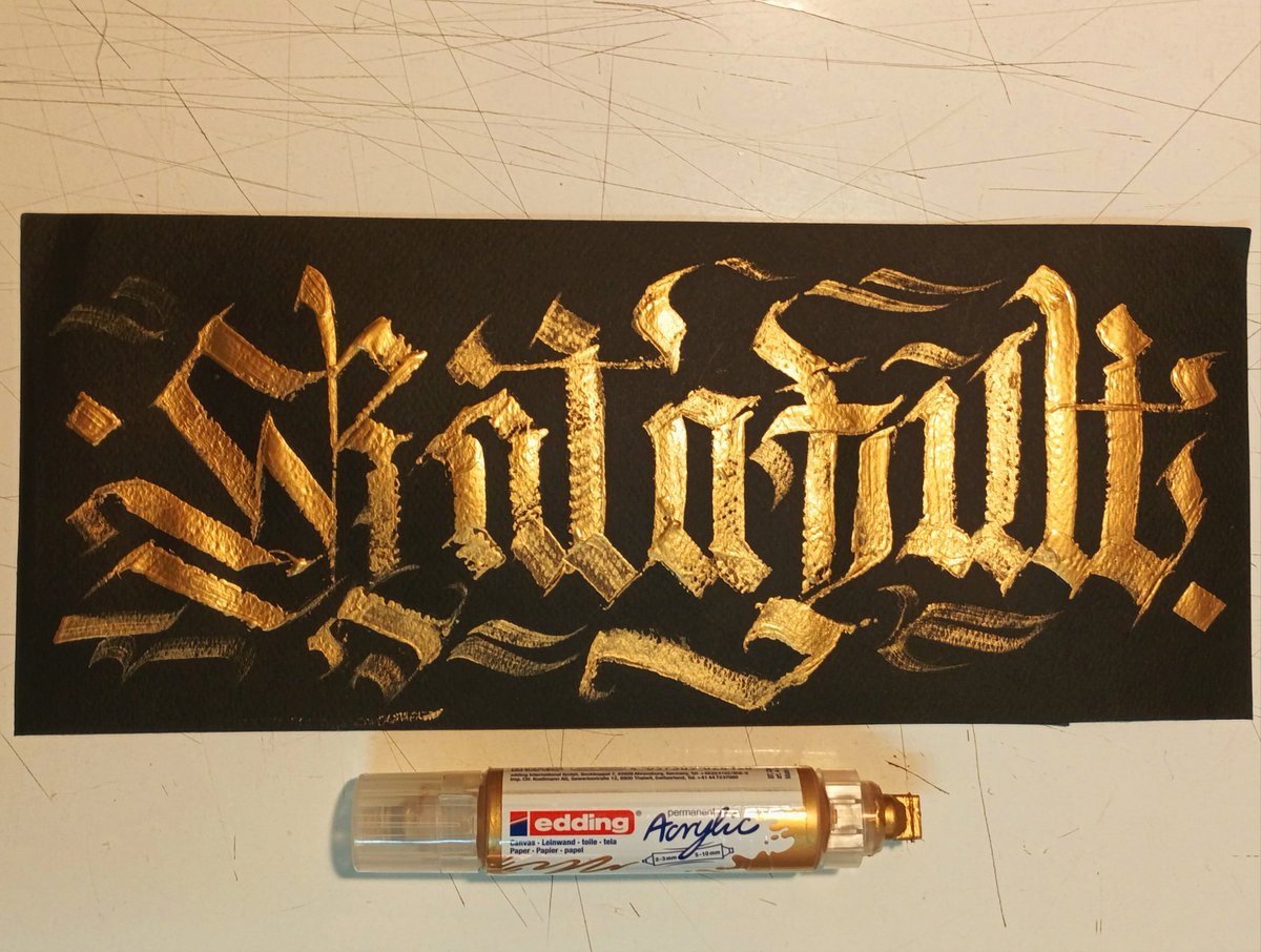 Έδωσα 7 ευρώ για μαρκαδόρο επειδή έχω κάνει σκοπό ζωής να βρω τον πιο χρυσό και όχι κίτρινο απλά μαρκαδόρο που υπαρχει; Έδωσα. Είναι τόσο χρυσός όσο ένα χρυσαγοραδικο; Είναι. Έχω παθει Τζέιμς Μποντ γκολντφινγκερ; Τεζα.