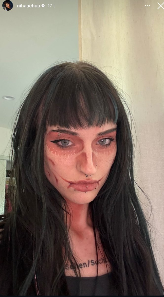 Omg her makeup skills🙏🙏