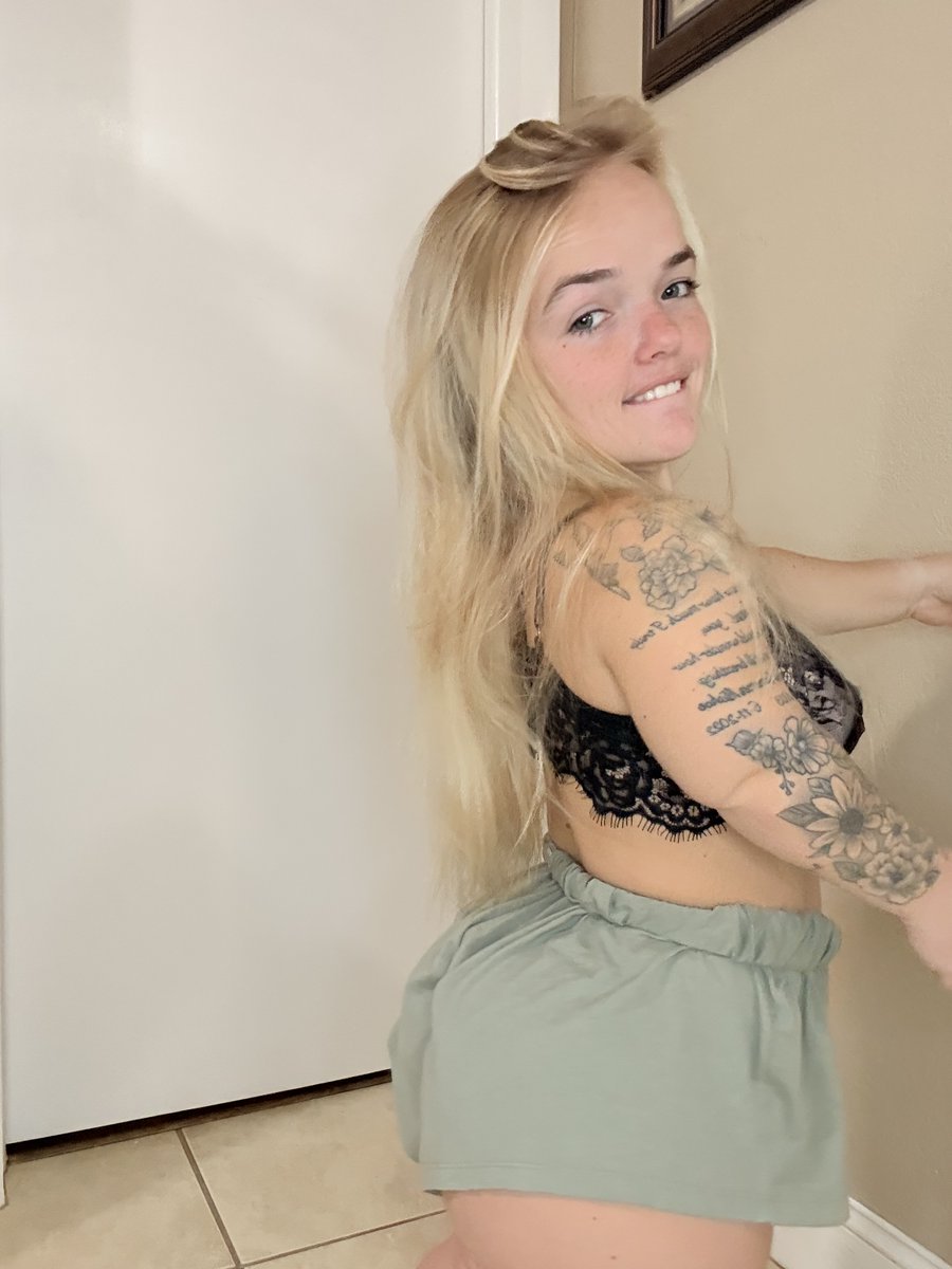 say hi for a suprise 3'9 pic in ur dms 😝