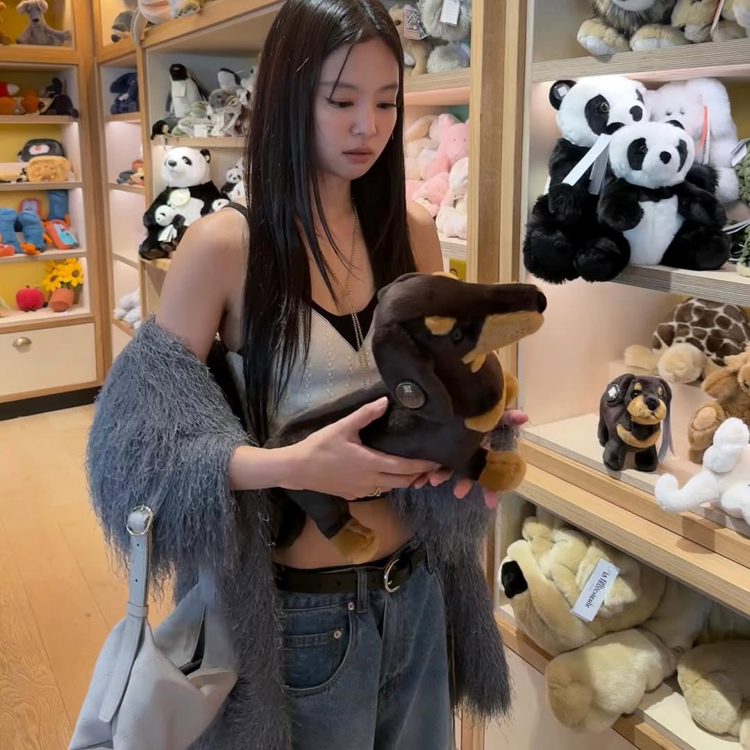 jenniethinker's tweet image. my 29 year old baby