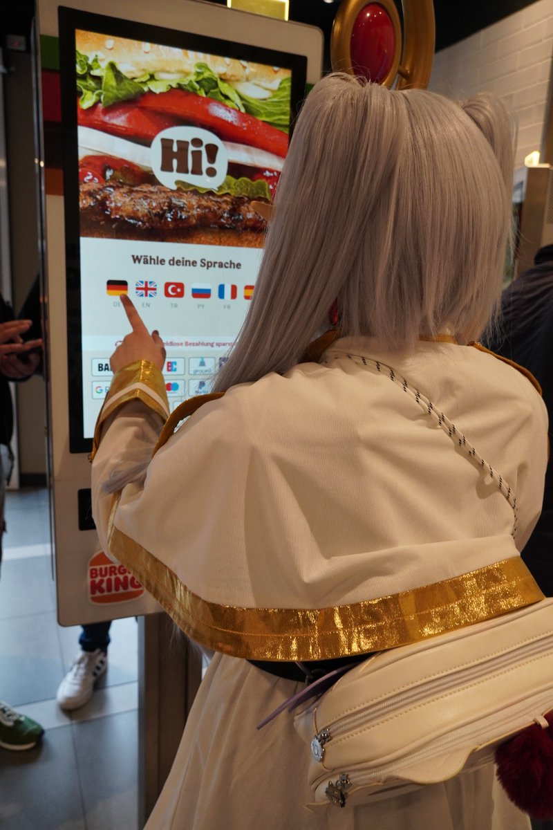 YurizuCosplay's tweet image. I went to a small event at my city last Saturday.

I had a little bit of struggle with my Frieren wig, but overall it went good. I even joined the cosplay showcase on that day~ 🩵

Bonus: Frieren at BK 🍔