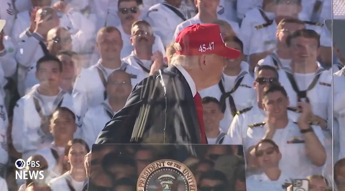 StevenJLatham1's tweet image. 🚨 HOLY CRAP! MASSIVE chants of “USA! USA!” erupt after a thunderous Navy flyover during President Trump’s speech tonight! 

The crowd went WILD — people waving flags, tears in their eyes, phones in the air.

“God bless the U.S. Navy!” — Trump
CHILLS. 🇺🇸🦅

 #MAGA #TrumpRally