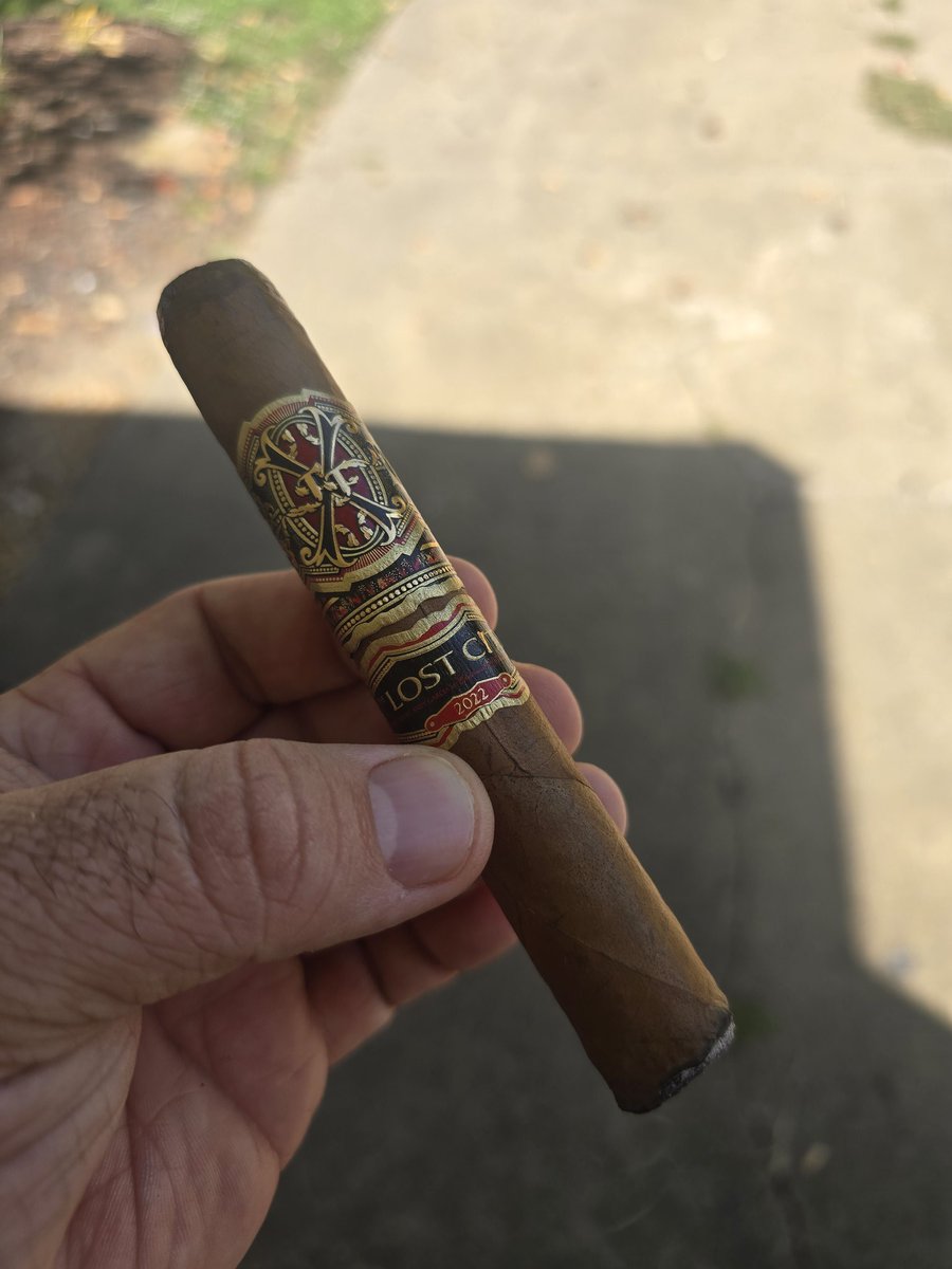 Suthern45's tweet photo. Enjoying this beauty today.  No special occasions just having a great cigar. @Widd62285 https://t.co/oNEGRvBPwu