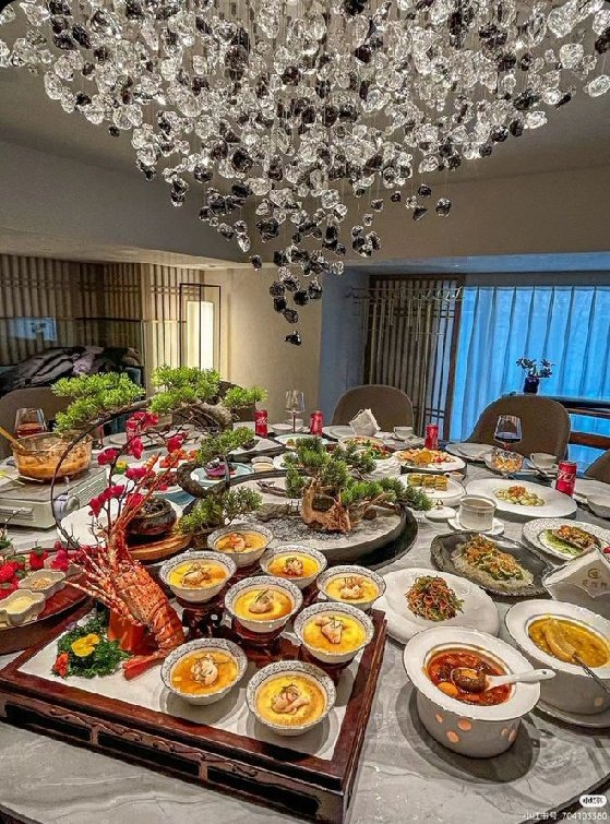 Elonpappy's tweet image. Be honest 

Would you like to have dinner with me here 

A. Yes 
B. No
