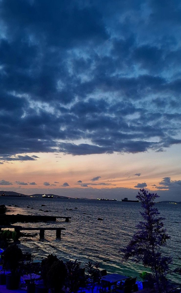 "Umudu kesme yoldaş,
en güzel günler henüz yaşamadıklarımız.” Nazım Hikmet