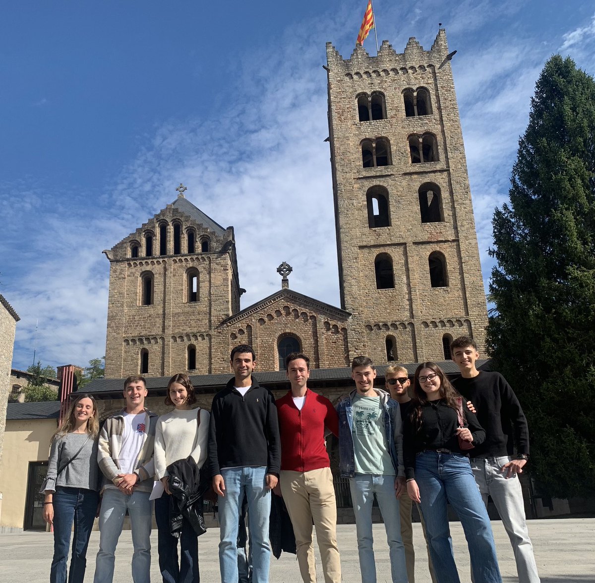 Ahir a Ripoll vam viure la 3a Jornada pel català. Una jornada on els joves vam demostrar que el compromís, la fermesa i l’esperança per la nostra llengua són més vius que mai💪🏼