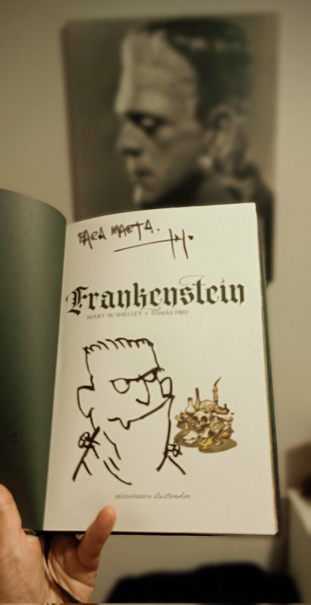 Gracias <a href="/tomashijo/">Tomás Hijo</a>, tuve que enviar a un esbirro a la firma y no pude decirte lo precioso que te ha quedado el libro. Enhorabuena 😊