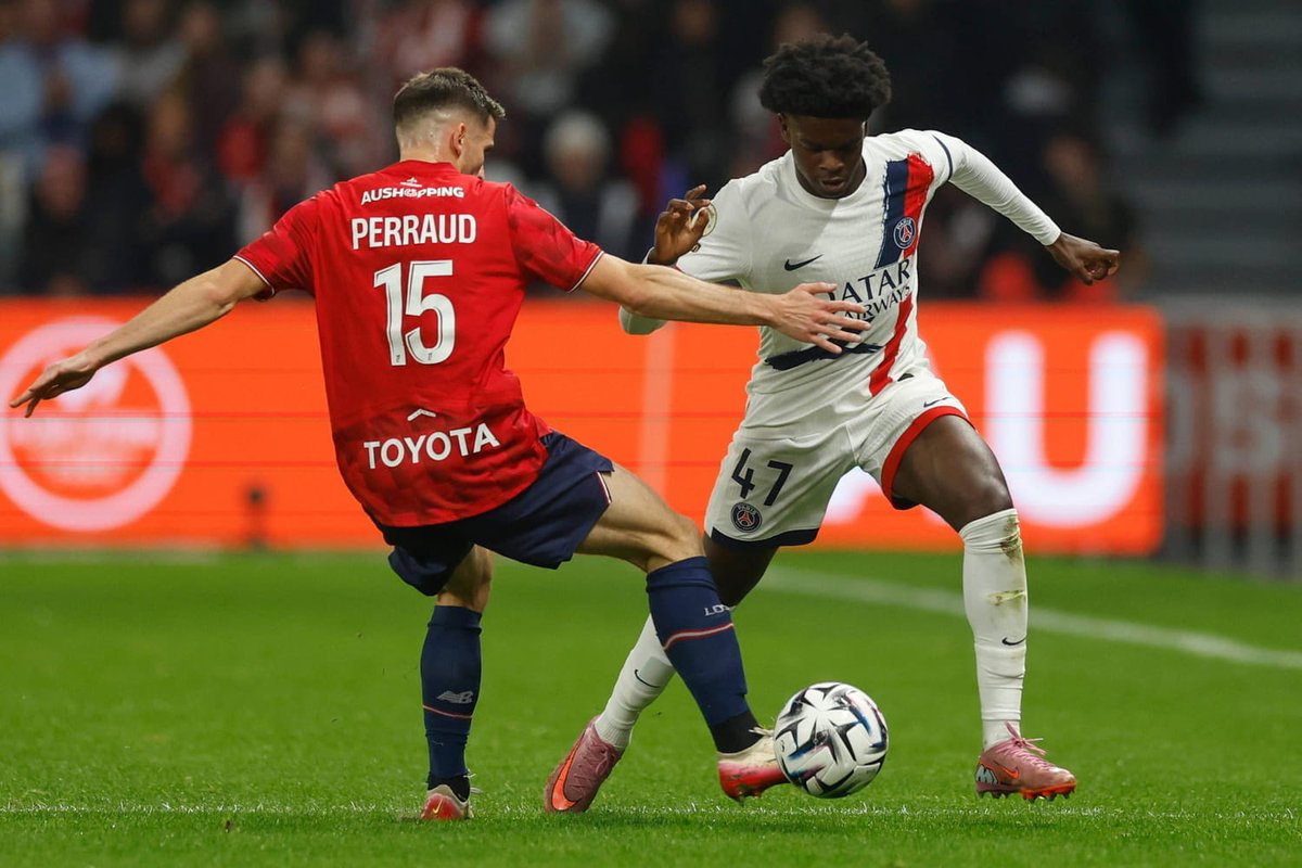 PDebrief23579's tweet image. ⏱️ C’est terminé au Stade Pierre-Mauroy !
⚽️ PSG 1 – 1 Lille

Un match intense :

🇵🇹 Nuno Mendes (66’) ouvre le score pour Paris

🔥 E. Mbappé (84’) égalise pour le LOSC

Les deux équipes se partagent les points 👊

#PSGLOSC #Ligue1 #LOSC #PSG