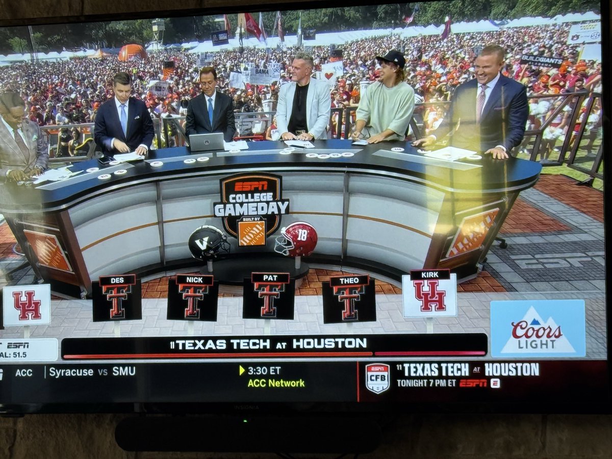 averyaddie12's tweet photo. @CollegeGameDay got it wrong two weeks ago vs Utah, then got smart an rolled with the raiders except for @KirkHerbstreit. Maybe next week you pick us! @TexasTechFB 
#wreckem https://t.co/lQcZ7aWOve