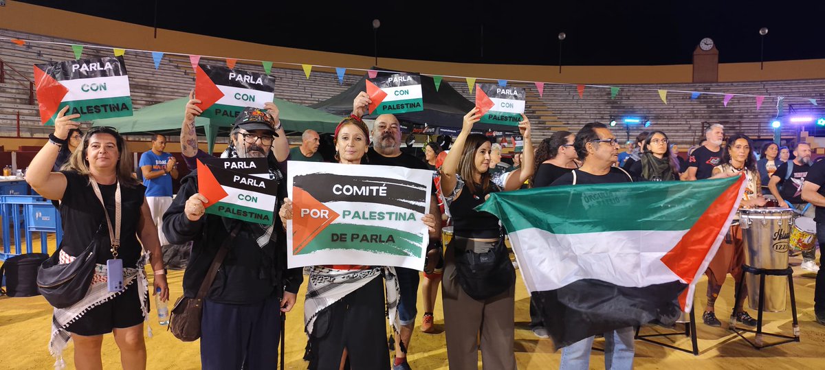 💜🥁 Ayer estuvimos presentes, como parte del Comité Por Palestina de Parla, en el acto organizado por #ParlaDrums,  "Tambores por Palestina"
🇵🇸Fue un momento de solidaridad y ritmo en el que juntxs alzamos la voz y los tambores por la justicia y la paz para el pueblo palestino.