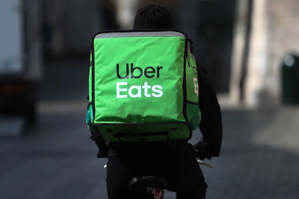 La empresa de reparto a domicilio <a href="/UberEats/">Uber Eats</a> falla una y otra vez. Los comercios se lavan las manos, los repartidores también; solo te dan abonos y acabas pagando más por los envíos. Cansado de perder dinero: hoy desinstalo la app. 
Buenas noches!!