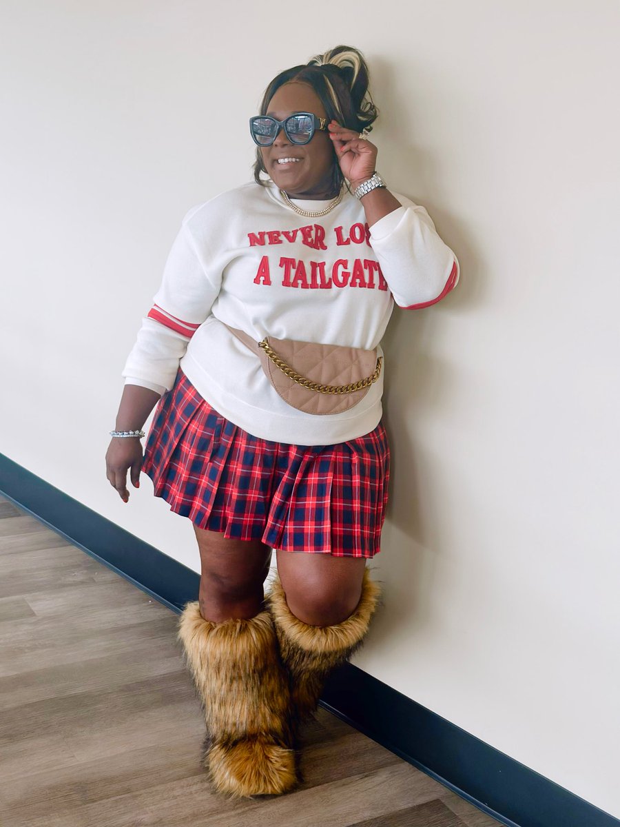 cand1sweets_'s tweet image. Just an HBCU girl living her best legacy 💙✨ 

Where culture, confidence, and community are always in session 💛🖤

#wildcatpride 
#fvsu 
#hbcumade