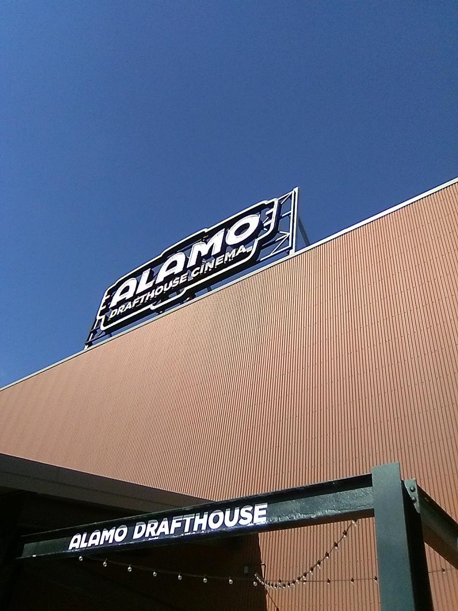 TheShinBatman84's tweet photo. Seeing  Goldeneye again on the big screen was a great experience to celebrate it's 30th Anniversary.

Thanks @alamostl  once again.  

#JamesBondDay #Goldeneye30 #JamesBond #007 #PierceBrosnan https://t.co/T7eCGJgWEQ