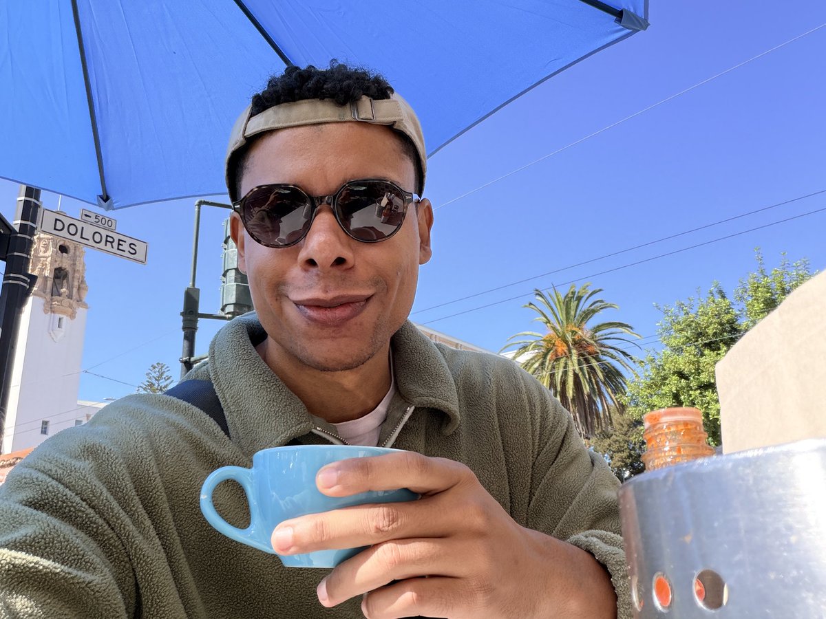 webtotheflow's tweet image. crazy to sit in a cafe and have everyone next to you talk about AI and context management