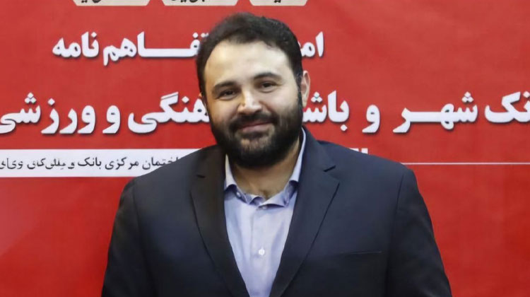 vandasport's tweet image. با 1500میلیارد با تیم 100میلیونی ایراد داریم!
مالک بانکی پرسپولیس با انتقاد از وضعیت فعلی تیم گفت: اگر تغییر مدیریتی باعث افزایش راندمان شود، با کسی عهد اخوت نبسته‌ایم. تغییر مکرر سرمربیان علاوه بر تحمیل هزینه‌های سنگین موجب بی‌ثباتی در تیم شد.
ادامه در...
vandasport.com/3904/