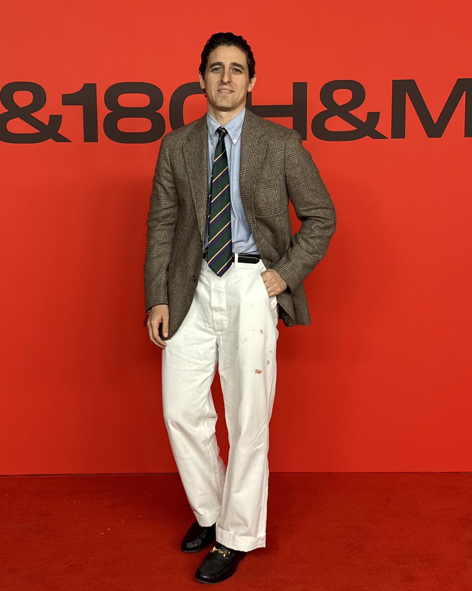 jakewoolf's tweet image. The greatest shirt of all time is a light blue oxford cloth button down
This is an indisputable fact so I wrote all about it and listed out my 8 favorite options on the market
Link in bio
