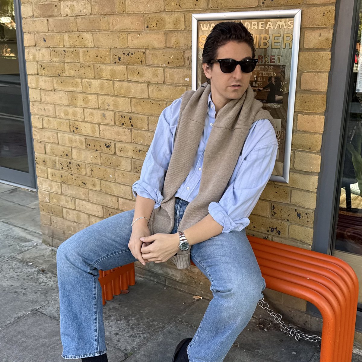 jakewoolf's tweet image. The greatest shirt of all time is a light blue oxford cloth button down
This is an indisputable fact so I wrote all about it and listed out my 8 favorite options on the market
Link in bio