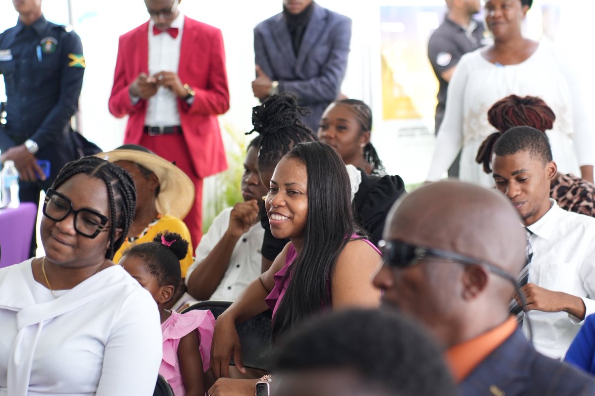 JamaicaConstab's tweet photo. Highlights from the Community Safety and Security Branch Domestic Violence Intervention Unit Anti-Domestic Violence Church Service at the Potter’s Tabernacle of Joy in Spanish Town, St. Catherine, today.
#DVIChurchService
#DVAwarenessMonth
#AForce4Good https://t.co/ATWBJ7io1M