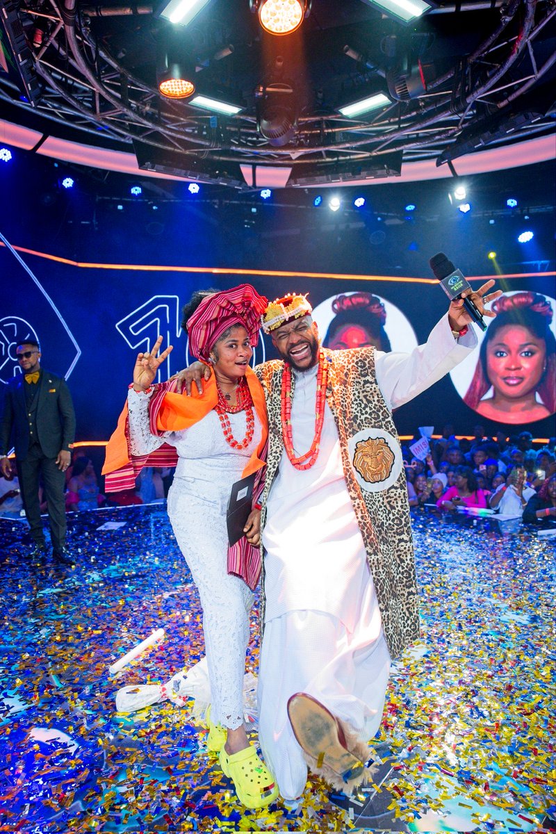 FavorGrace90's tweet photo. Imisi’s life just changed for the better today. She’s now a car owner and a multi-millionaire. Wowwww i am so happy for this baby girl. Congratulations Imisioluwa🎉🎉🎉
And if e reach your turn..no wear lemon Crocs o🤣🤣 https://t.co/pe4or5UhHu