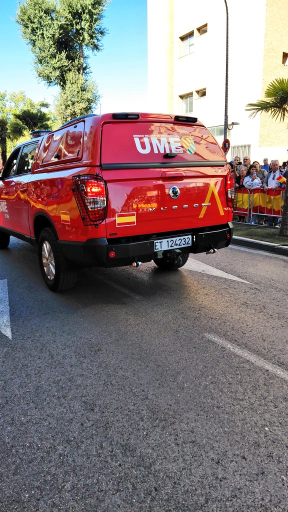 Acto homenaje a la bandera <a href="/UMEgob/">UME</a> <a href="/guardiacivil/">Guardia Civil</a> <a href="/policia/">Policía Nacional</a> <a href="/PoliLocalTorrej/">Policía Local</a> #proteccióncivil <a href="/EjercitoTierra/">Ejército de Tierra 🇪🇸</a> <a href="/EjercitoAire/">Ejército del Aire y del Espacio</a> <a href="/BomberosCM/">Bomberos CM</a> ⬆️🚨🇪🇦