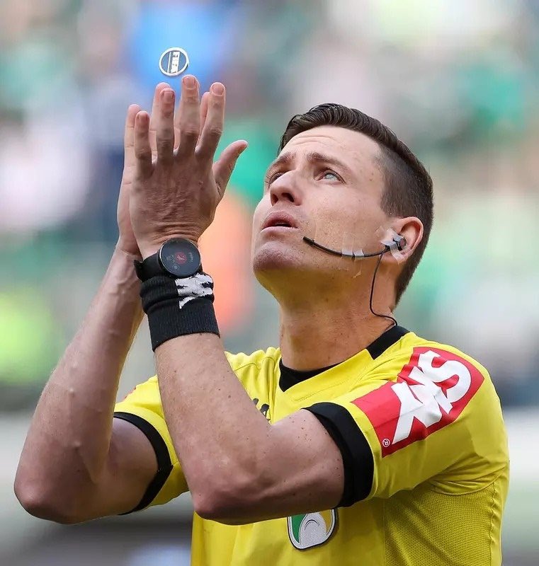 Sala12 (@oficialsala12) on Twitter photo Será que o Abel Ferreira vai reclamar da arbitragem hoje? Será que o Abel Ferreira vai reclamar da arbitragem hoje?