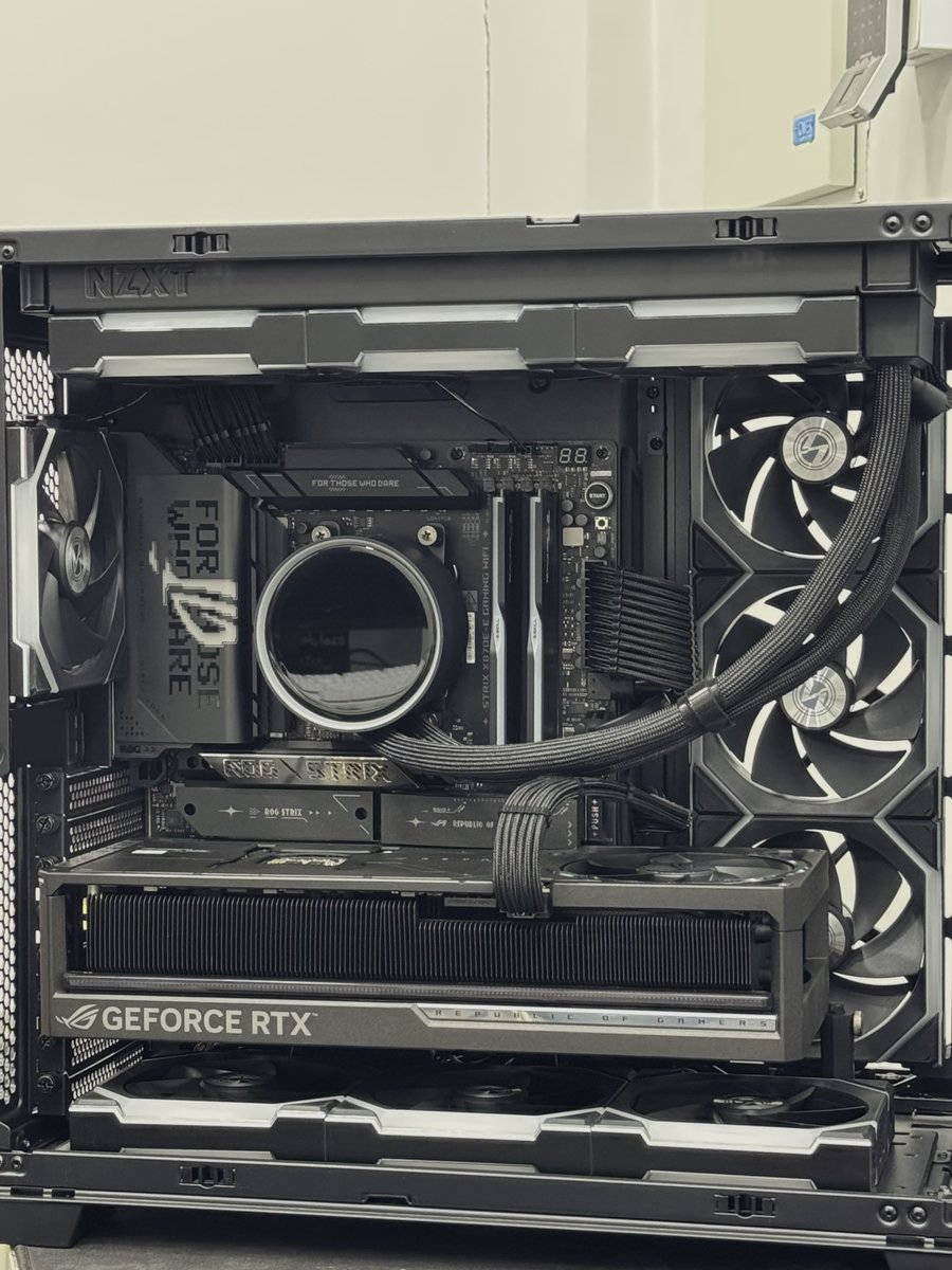 ALIENOx7's tweet image. Just installed CableMod RT-Series Pro ModMesh Sleeved 12VHPWR Stealth
build’s never looked cleaner🔥
@CableMod
