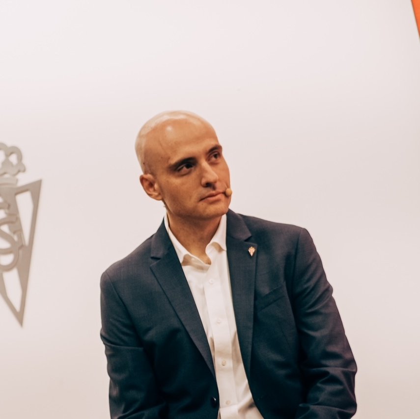 CalvoRSG's tweet photo. 🚨 Desde el club están intentando ponerse en contacto con el Pitu Abelardo para que tome las riendas del equipo.

Encontraron en Mareo una tarjeta con un número telefónico y el nombre "Abelardo Casa".

Al llamar la respuesta fue: "Club Models, dígame."

En el club no dan crédito. https://t.co/myRvSRr0xG