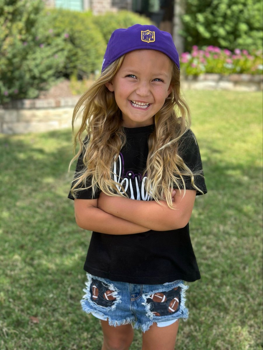 BBBurruss's tweet image. The most beautiful thing in my world wrapped in purple and gold.
Braylee Blake you will break hearts someday.