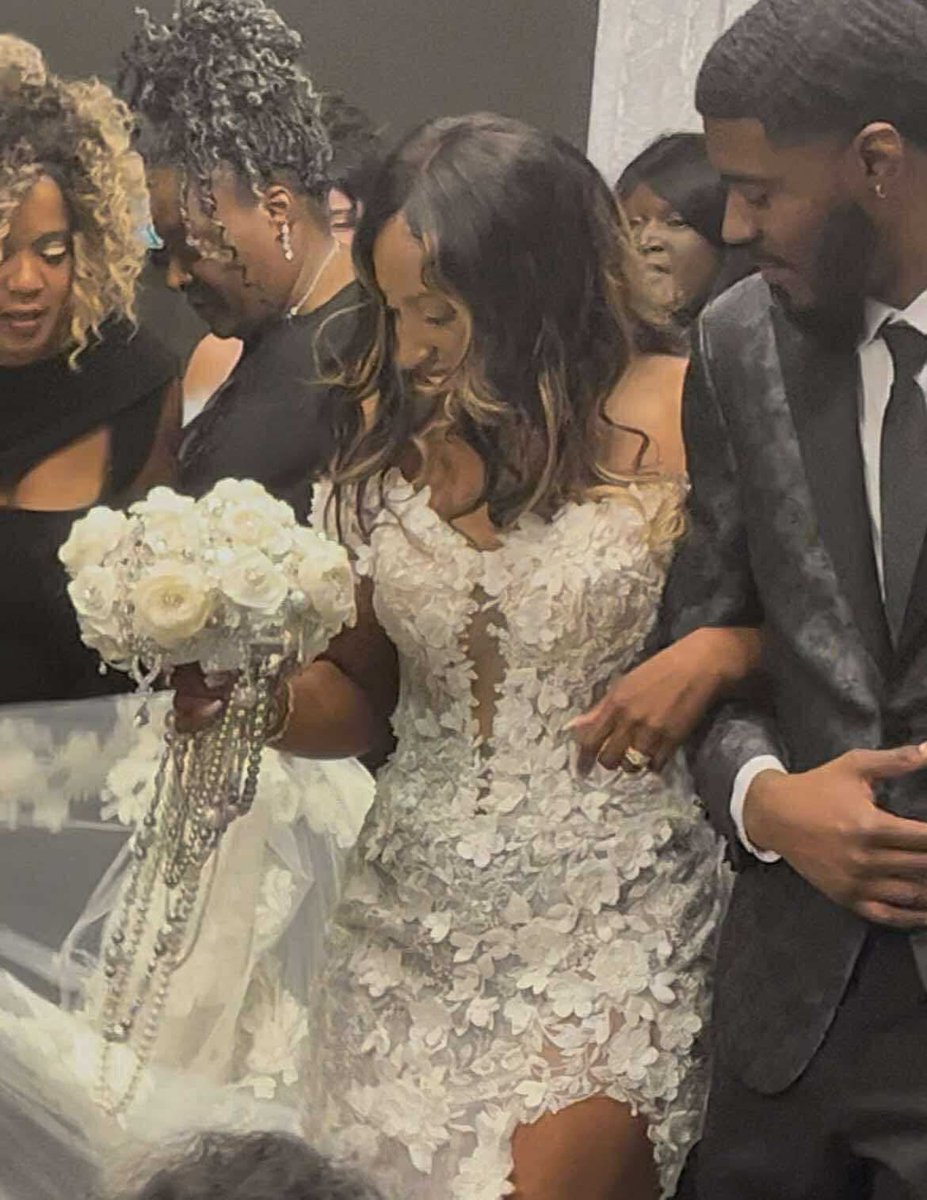 _aliirenee's tweet photo. Mr. &amp; Mrs. Gray🖤🤍🩶 #wedding https://t.co/KaaOA52OOs