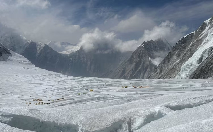 (VIDEO) Ne samo pod Toscem, kjer je plaz zasul tri tuje pohodnike, tudi na Mount Everestu obtičalo tisoč ljudi
strogo-zaupno.si/sokantno/video…