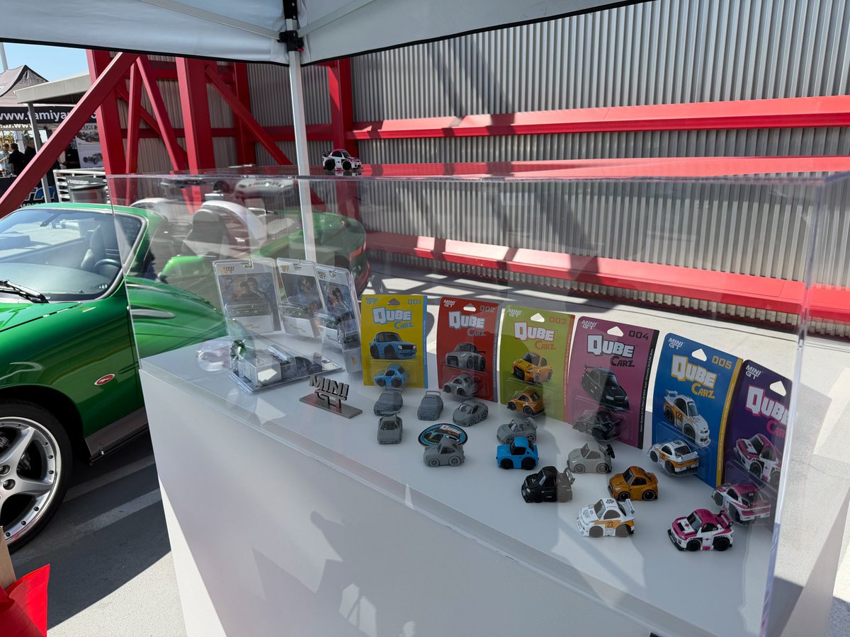 MINI GT - 1:64 collectible diecast model tweet media