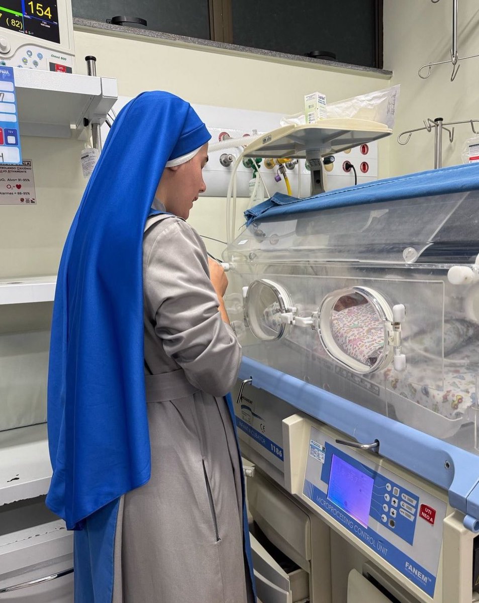 Catholic nun prays for a baby who was recently baptized and is in critical condition, following the passing of the child’s mother during childbirth.

Image: Servidoras do Senhor