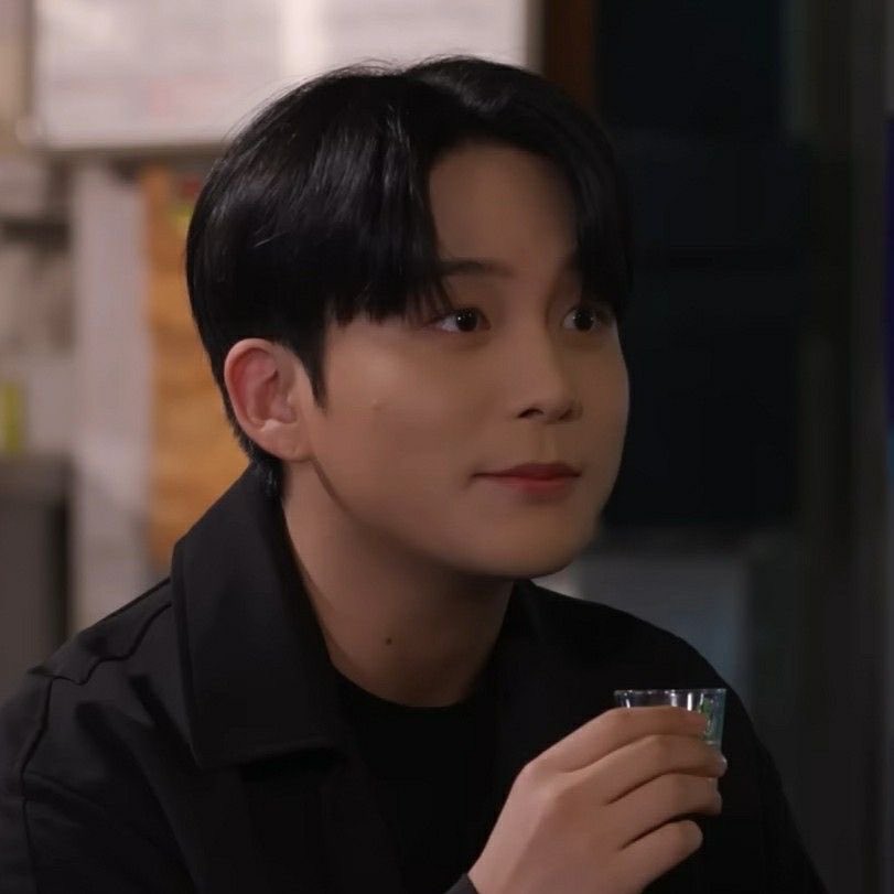 jonghoping's tweet photo. He’s so pretty https://t.co/tI05WWkN3o