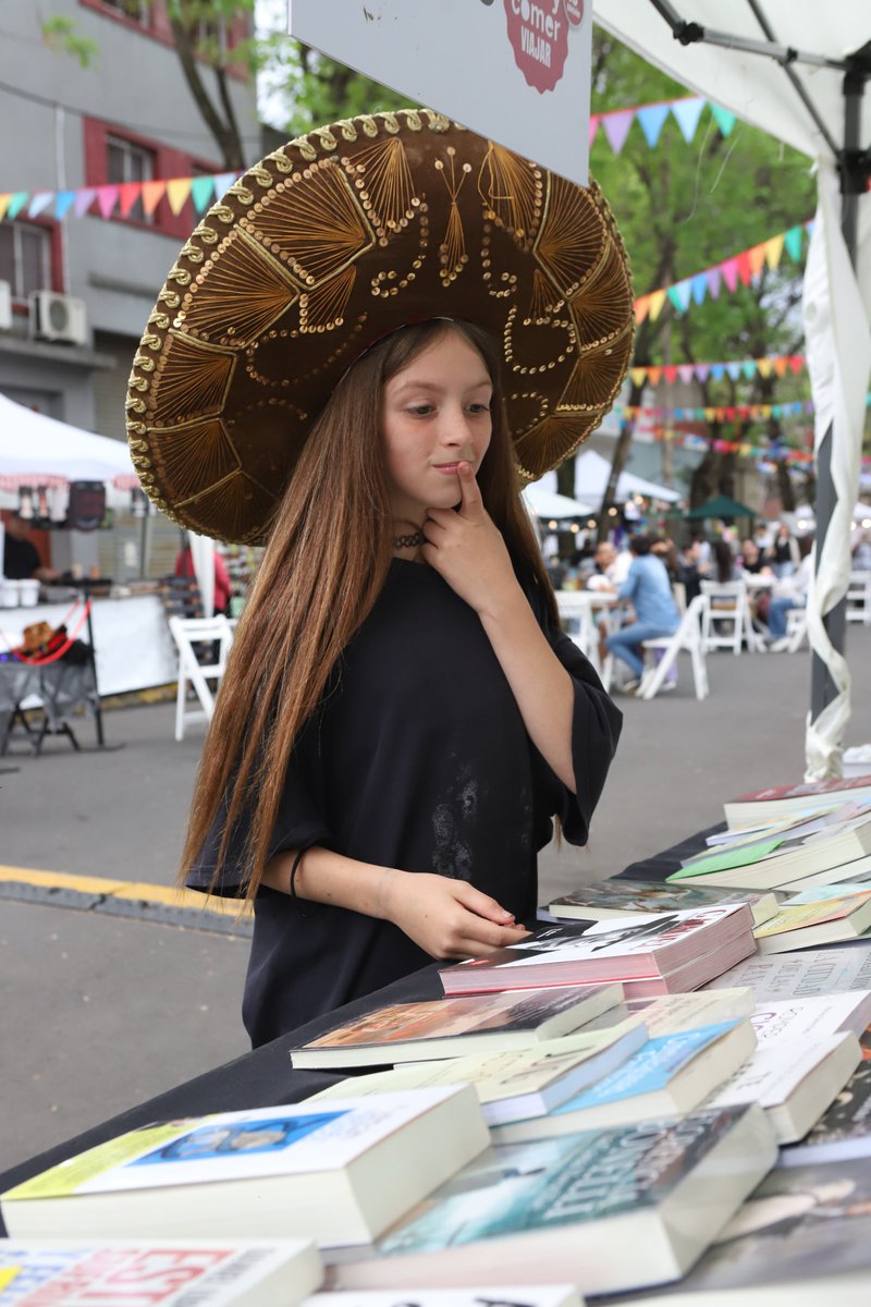 Feria Leer y Comer tweet media