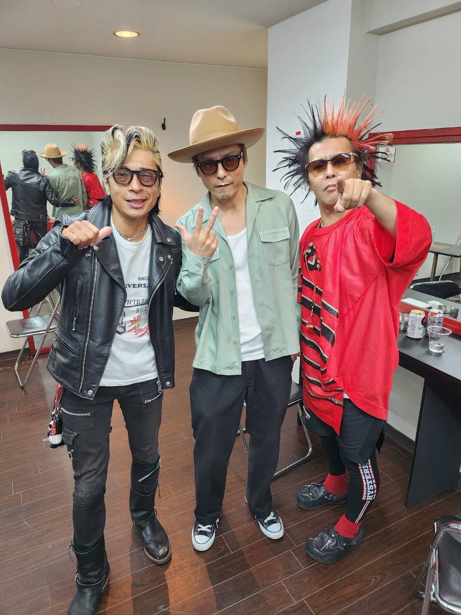 canonball1991's tweet photo. 4(土)はキャノンちゃん大阪キングコブラでライブでしたー

新しいキングコブラは気持ち良くワイワイ楽しかったyo〜

40 AgingBurgersレコ発おめでとうございましたー
いっぱいの人で満タンだったね最高
カズヤサンキュー❗️

◼️10/25(土)土浦 B-side sounds
◼️10/26(日)八王子Match Vox https://t.co/pYYVaZ4aRD