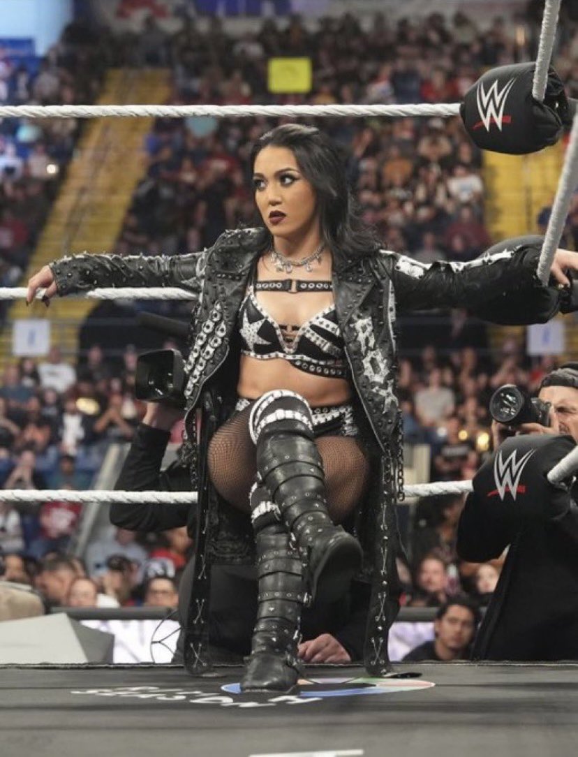 If she don’t beat Lyra tomorrow I think it will be time to have a conversation about Triple Hs booking