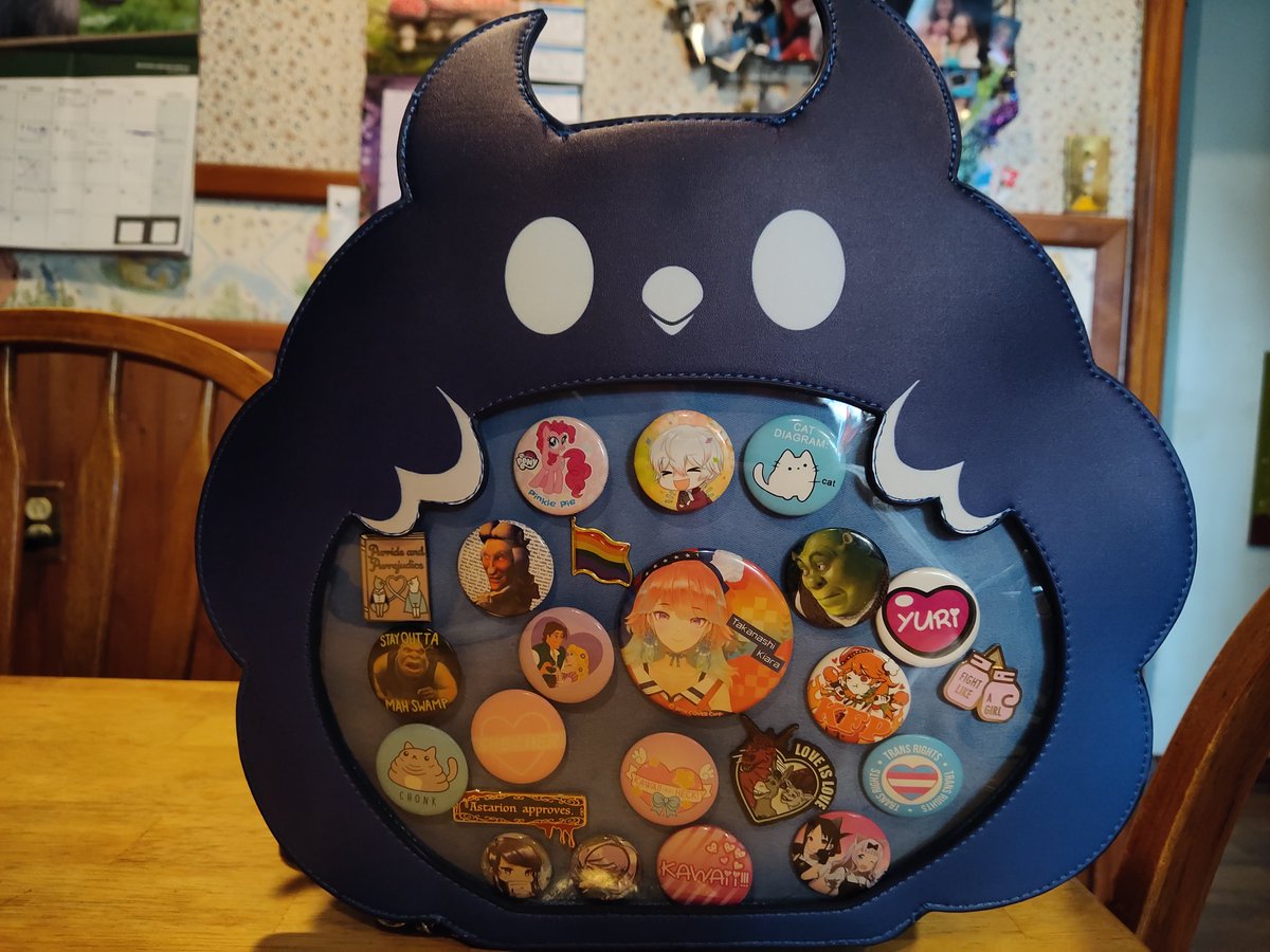 SpriterPepper's tweet image. I&apos;m in love with my jailbird ita bag!! I don&apos;t have any Nerissa Ravencroft pins yet so I decorated it with pins I think Nerissa would like. #brimerch