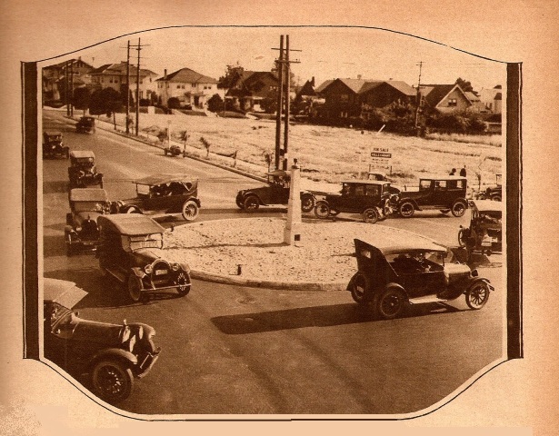 la_dorkout's tweet image. In the 1920s, Wilshire and Western was one of the busiest intersections in LA. Chaos ensued when city planners adopted the use of a roundabout to control traffic in those pre-traffic signal days, and newspapers published graphic tutorials for motorists.