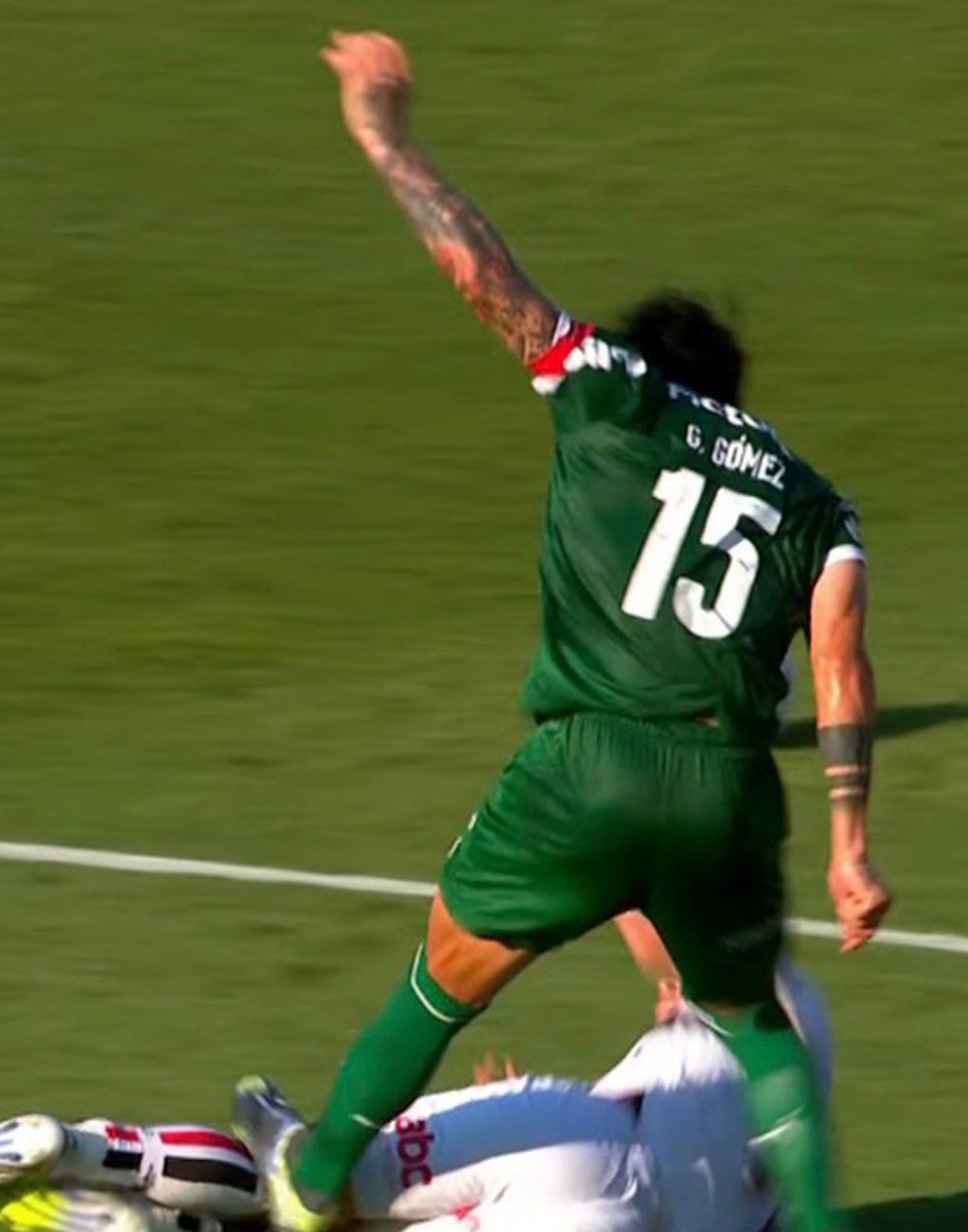 Tere_Fla's tweet photo. @sportv @ESPNBrasil 
Muito do péssimo nível de arbitragem é graças ao nosso jornalismo bairrsita >
ISSO não podem achar normal e toda rodada a incopetência da @CBF_Futebol e suas arbitragens de quinta categoria . https://t.co/1YjiTtqi74