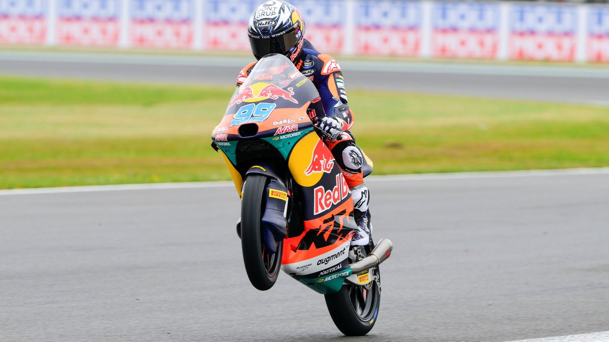 DavidAGlz23's tweet photo. Con este triunfo, Los Palacios, Sevilla y toda Andalucía celebran el nacimiento de una nueva estrella del motociclismo español.
En 2026, Rueda dará el salto a Moto2, continuando con la estructura Red Bull KTM Ajo.
💙
¡ENHORABUENA CAMPEÓN! 👏🏼👏🏼🥳 https://t.co/Fsyg0vIcf4